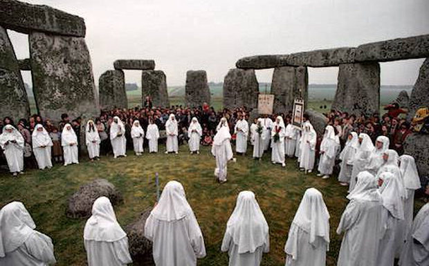 druids-ritual-stonehenge.jpg