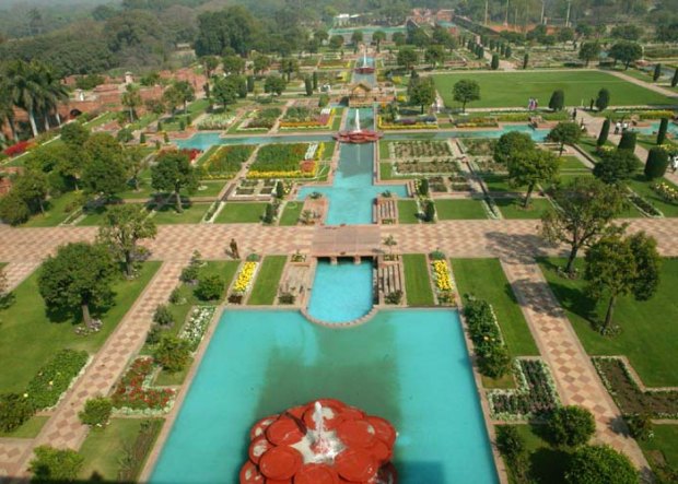 mughal-gardens-kashmir