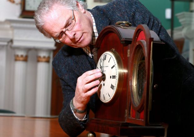 alan-midleton-adjusting-clocks