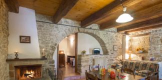 The Constipated Cousins – A short story winter-festival-family-celebration-living-room